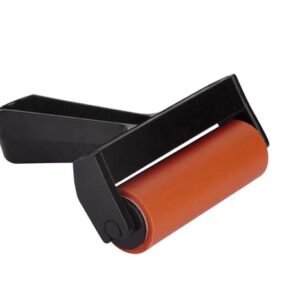 PLASTIC HANDLED PRESS ROLLER 10 CM.
